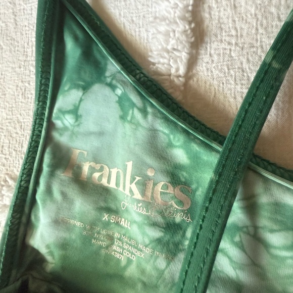 frankie’s Bikini Set - Picture 4 of 9